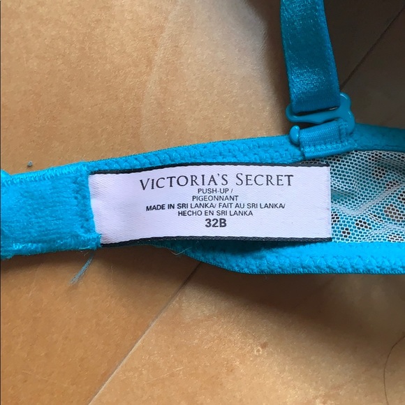 Victoria’s Secret Push-Up Bra - Picture 2 of 4
